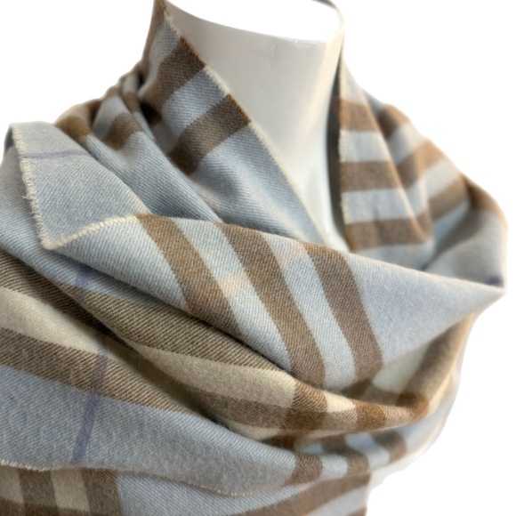 Burberry 100% Cashmere Scarf 🏴– Made in Scotland – Light Blue Check - Picture 3 of 17